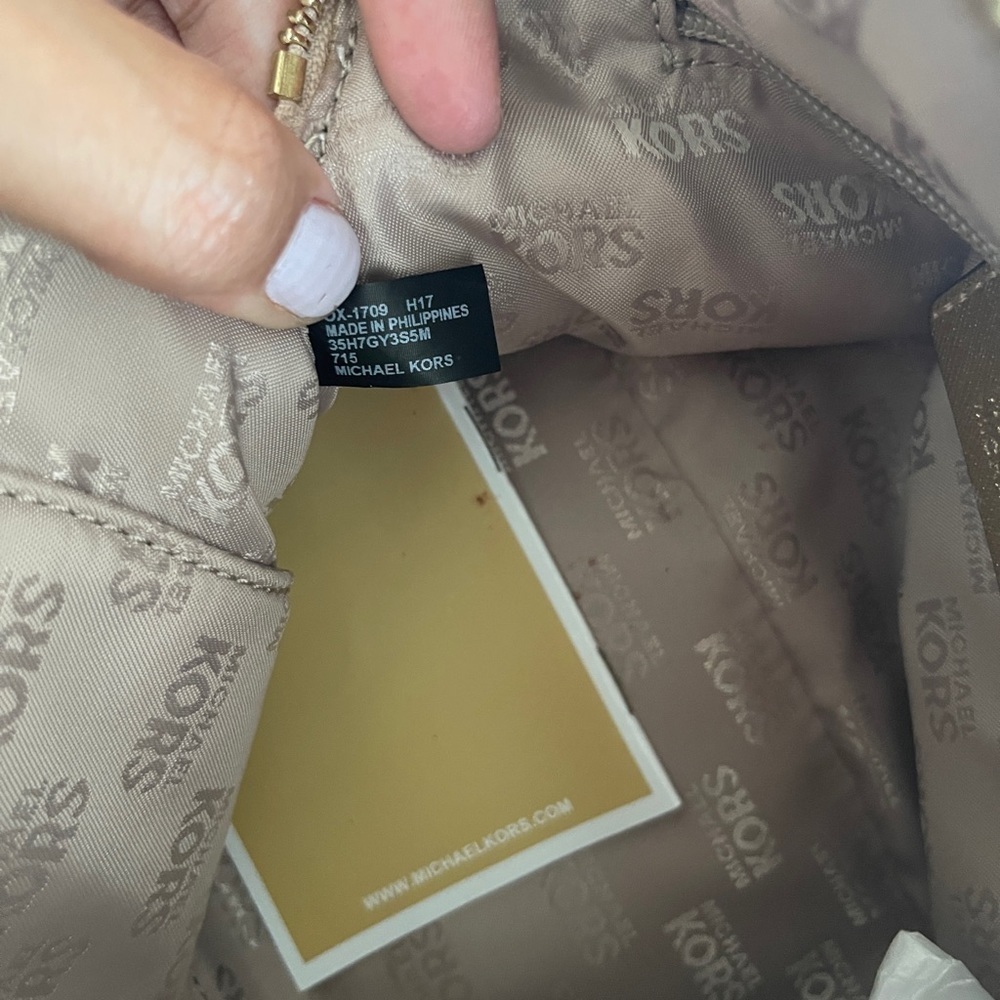 Nwt Michael Kors Emmy white and gold
crossbody - Picture 11 of 12